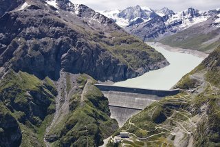La société hydroélectrique Grande Dixence SA et son barrage emblématique sur le lac des Dix ont enregistré un record de production en 2024 (archives) KEYSTONE/ALESSANDRO DELLA BELLA
